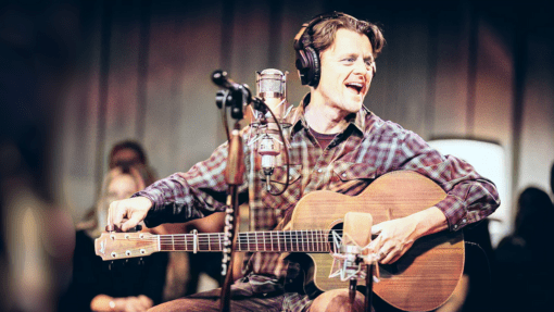 Shawn Jones performing